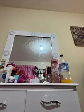 Miichii online show from November 17, 2025, 10:59 pm