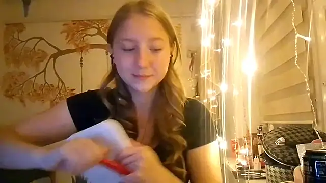 Snapshot of CarynFlaryn chatting on October 11, 2025, 3:28 am CarynFlaryn online show from October 11, 2025, 3:28 am