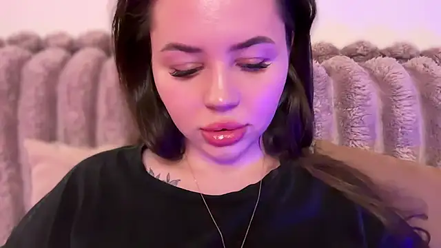 AlmaryKim online show from June 8, 2026, 5:46 pm