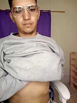 Snapshot of Raven_king chatting on October 29, 2025, 3:25 pm Raven king online show from October 29, 2025, 3:25 pm