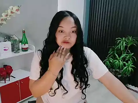 Snapshot of UrFavouriteCravings chatting on February 4, 2026, 2:39 am UrFavouriteCravings online show from February 4, 2026, 2:39 am