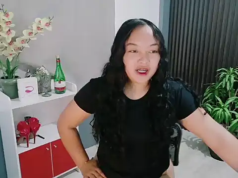 Snapshot of UrFavouriteCravings chatting on February 5, 2026, 1:43 am UrFavouriteCravings online show from February 5, 2026, 1:43 am