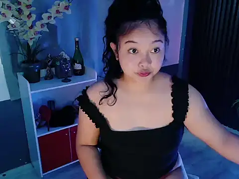 Snapshot of UrFavouriteCravings chatting on February 16, 2026, 2:51 am UrFavouriteCravings online show from February 16, 2026, 2:51 am