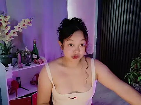 Snapshot of UrFavouriteCravings chatting on February 17, 2026, 2:19 am UrFavouriteCravings online show from February 17, 2026, 2:19 am