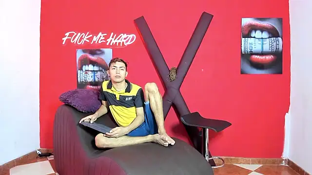 VERY HOT GUYS online show from March 4, 2026, 1:39 pm