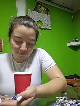 annyaparis online show from October 29, 2025, 11:39 pm