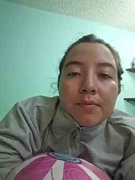 annyaparis online show from November 4, 2025, 1:48 am