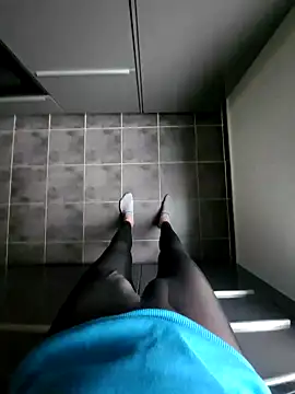 rezzzze online show from October 28, 2025, 2:31 pm