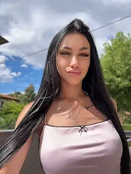 ilariea girl online show from June 10, 2026, 1:43 pm