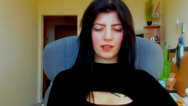 Snapshot of Miamoora chatting on October 26, 2025, 12:33 pm Miamoora online show from October 26, 2025, 12:33 pm