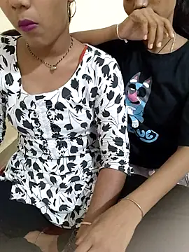 Snapshot of Unique_girls90 chatting on October 23, 2025, 1:21 pm Unique girls90 online show from October 23, 2025, 1:21 pm