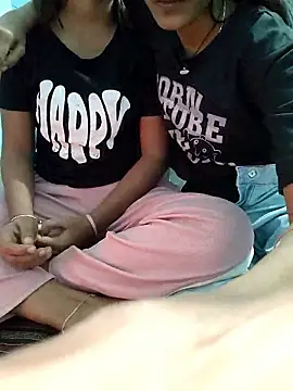 Snapshot of Unique_girls90 chatting on January 13, 2026, 3:28 pm Unique girls90 online show from January 13, 2026, 3:28 pm