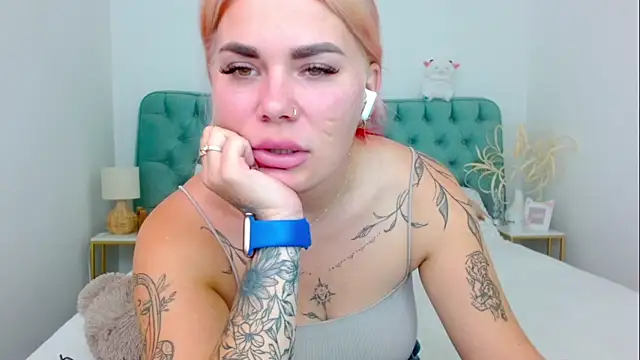 Naughty kittyy1 online show from October 5, 2025, 7:45 pm