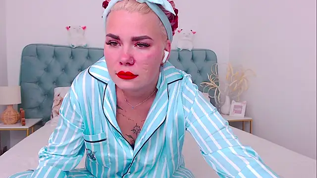 Naughty kittyy1 online show from October 8, 2025, 11:52 am