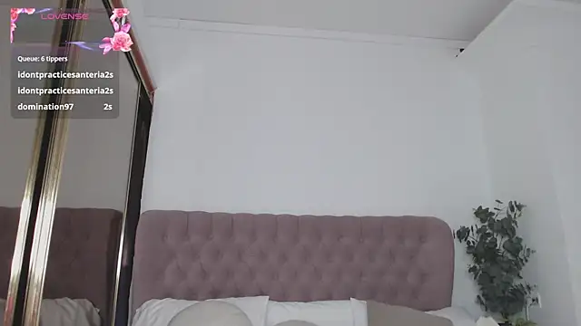 Naughty kittyy1 online show from October 13, 2025, 8:47 am