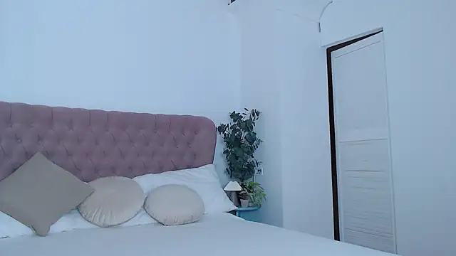 Naughty kittyy1 online show from October 16, 2025, 7:31 am