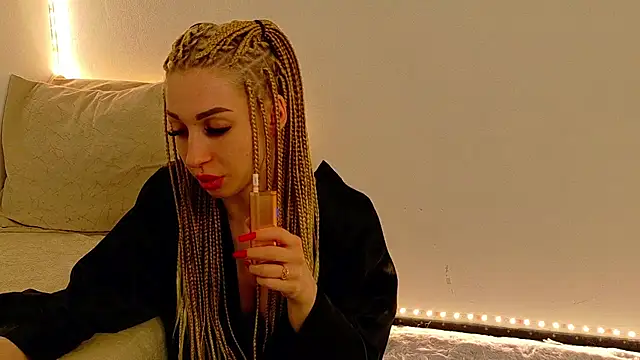 Sia a online show from December 15, 2025, 7:01 am