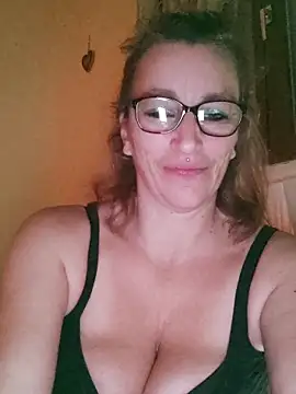 Fifi83Bell online show from December 19, 2025, 10:39 pm