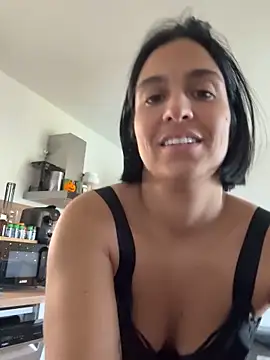 Snapshot of LaPetiteKim chatting on October 31, 2025, 1:12 pm LaPetiteKim online show from October 31, 2025, 1:12 pm