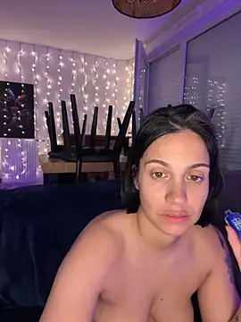 Snapshot of LaPetiteKim chatting on November 13, 2025, 9:03 pm LaPetiteKim online show from November 13, 2025, 9:03 pm