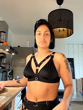 Snapshot of LaPetiteKim chatting on November 27, 2025, 8:38 am LaPetiteKim online show from November 27, 2025, 8:38 am