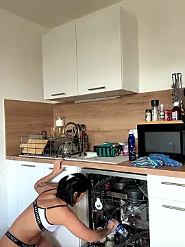 Snapshot of LaPetiteKim chatting on January 13, 2026, 1:05 pm LaPetiteKim online show from January 13, 2026, 1:05 pm