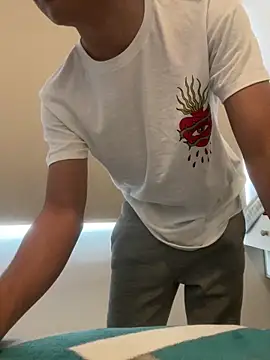 Snapshot of Davomg chatting on February 24, 2026, 5:33 pm Davomg online show from February 24, 2026, 5:33 pm