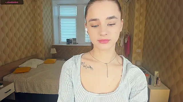 JinnyMcie online show from November 9, 2025, 10:02 am