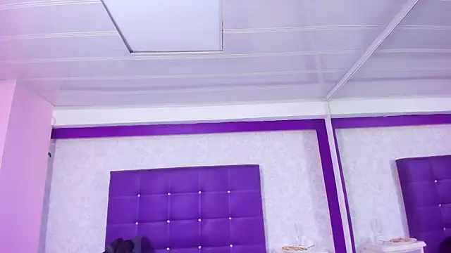 LeaMoreau22 online show from November 23, 2025, 12:49 pm