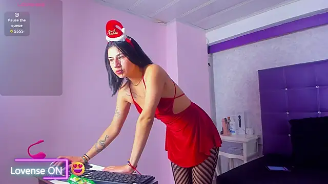 LeaMoreau22 online show from December 3, 2025, 12:47 pm