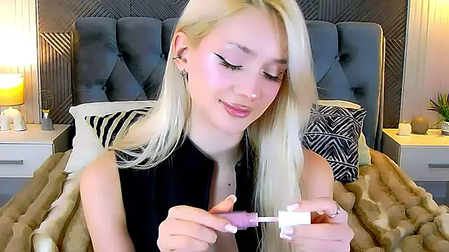 SugarWhisper online show from March 15, 2026, 5:46 am