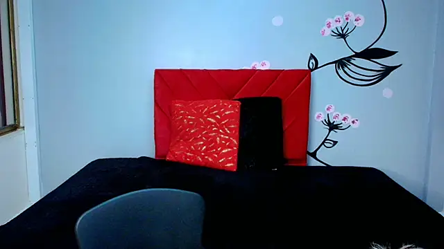 Charlotte  Gray online show from October 28, 2025, 12:19 pm