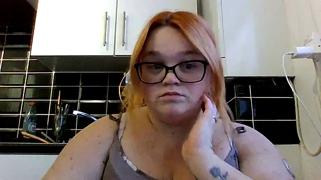 Snapshot of Curvy-AmyX chatting on October 5, 2025, 5:00 pm Curvy-AmyX online show from October 5, 2025, 5:00 pm