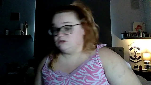 Snapshot of Curvy-AmyX chatting on October 19, 2025, 1:23 pm Curvy-AmyX online show from October 19, 2025, 1:23 pm