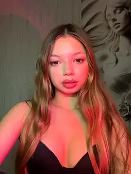 Snapshot of _Siennaaa_ chatting on October 6, 2025, 7:44 pm Siennaaa online show from October 6, 2025, 7:44 pm