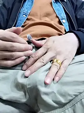 chougegg0214 online show from April 13, 2026, 6:52 am