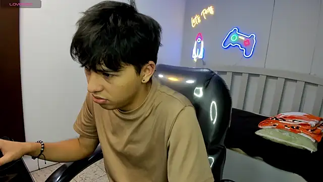 StiwenTwink online show from December 2, 2025, 12:32 pm