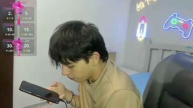 StiwenTwink online show from December 19, 2025, 11:45 pm