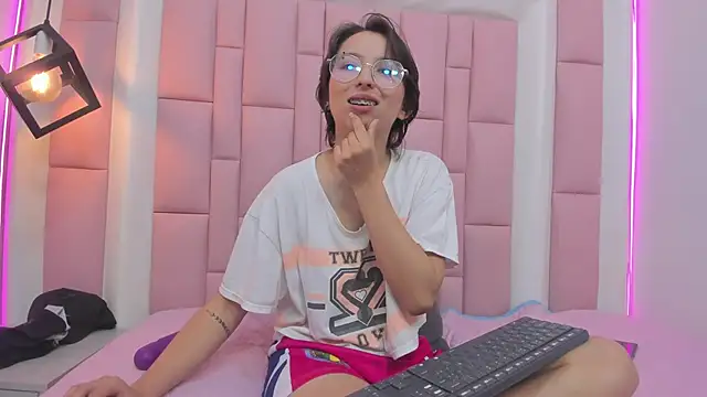 Klaret Toy online show from October 2, 2025, 6:15 pm