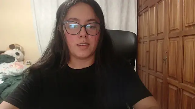 Venus cat  online show from April 7, 2026, 1:17 am