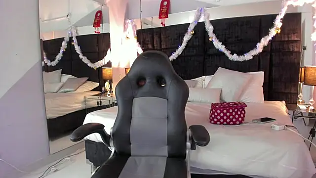 MayaCurvy online show from November 16, 2025, 4:40 am