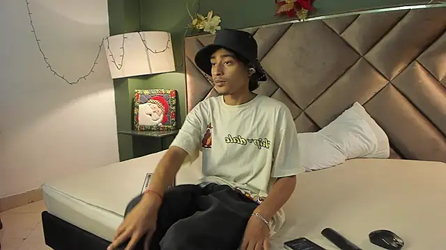 Dickie Dicking online show from December 15, 2025, 10:25 pm