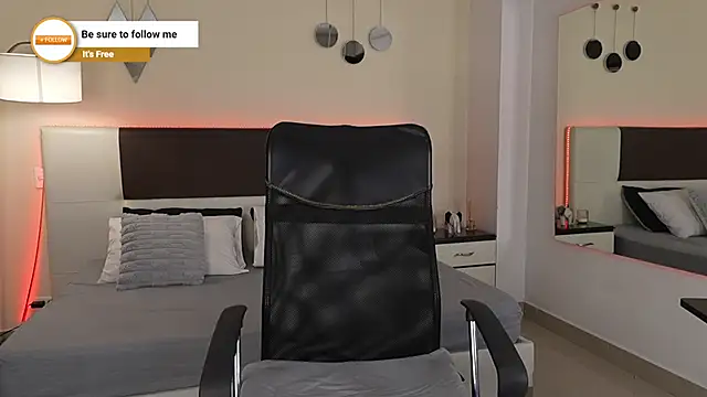 DanteeStone online show from October 17, 2025, 8:33 pm