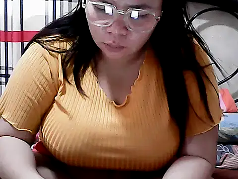 HornyPussie69 online show from April 3, 2026, 12:08 am