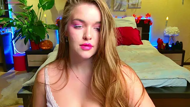 Snapshot of EmilyWhispers chatting on October 3, 2025, 7:44 pm EmilyWhispers online show from October 3, 2025, 7:44 pm