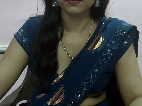Laila Cute online show from April 21, 2026, 5:17 pm