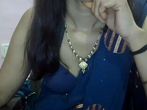 Laila Cute online show from May 5, 2026, 5:43 pm