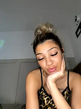 Honeyyyxo online show from November 1, 2025, 11:45 am