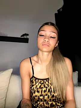 Honeyyyxo online show from November 5, 2025, 8:53 pm