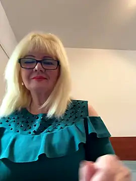 Snapshot of BoloshkaBlonda chatting on October 26, 2025, 1:06 pm BoloshkaBlonda online show from October 26, 2025, 1:06 pm